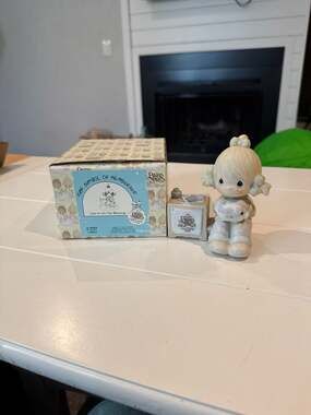 1984 Precious Moments Collectors Club Figurine Join In On The Blessings E-0404